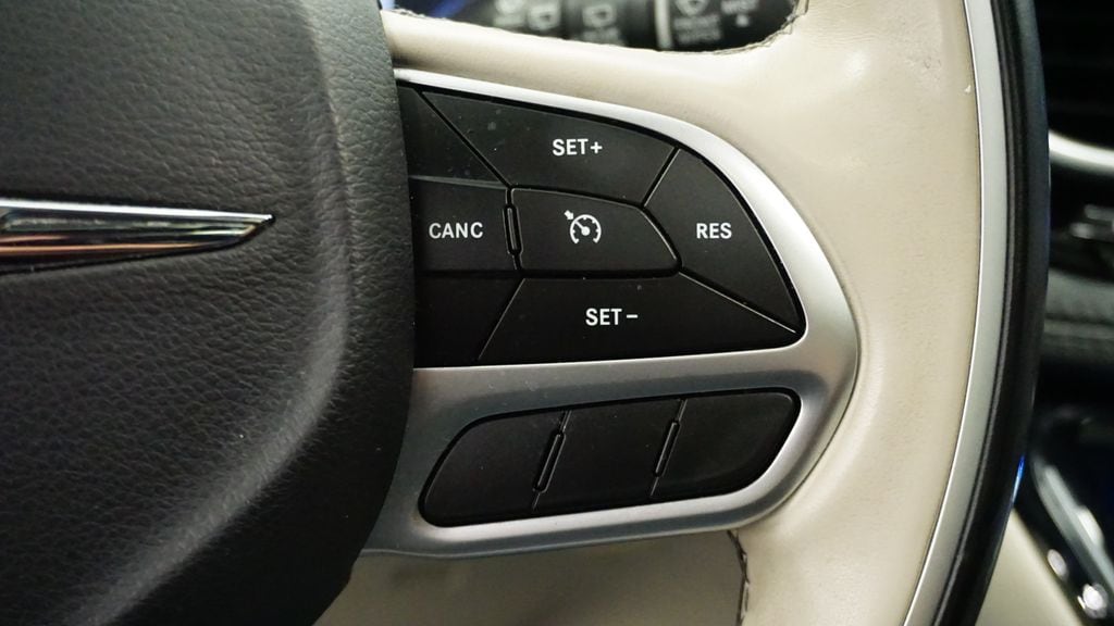 Thumbnail: 2018 Chrysler Pacifica - 32