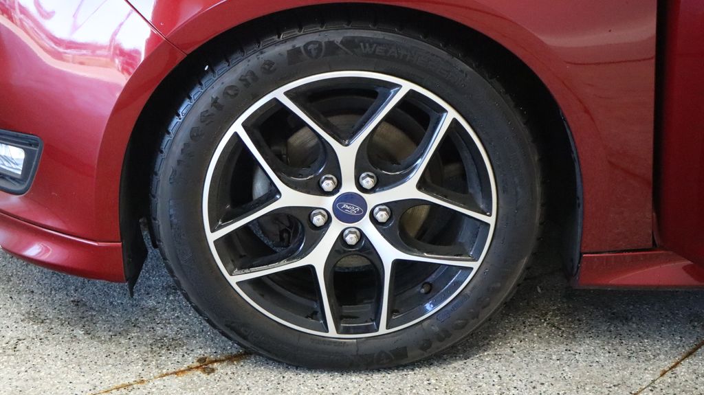 Thumbnail: 2015 Ford Focus - 10