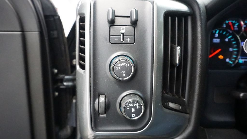 Thumbnail: 2017 Chevrolet Silverado 1500 - 31