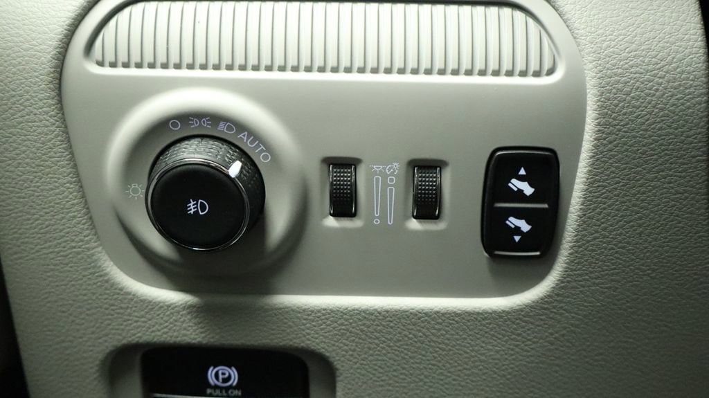 Thumbnail: 2022 Jeep Wagoneer - 36