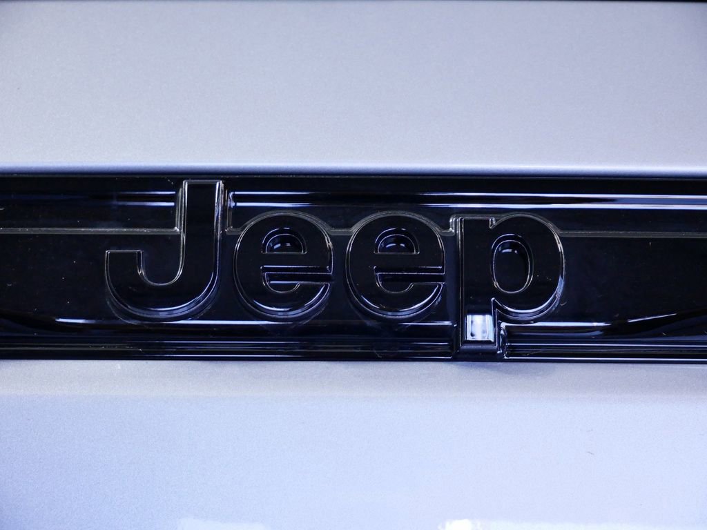 Thumbnail: 2024 Jeep Grand Cherokee - 13