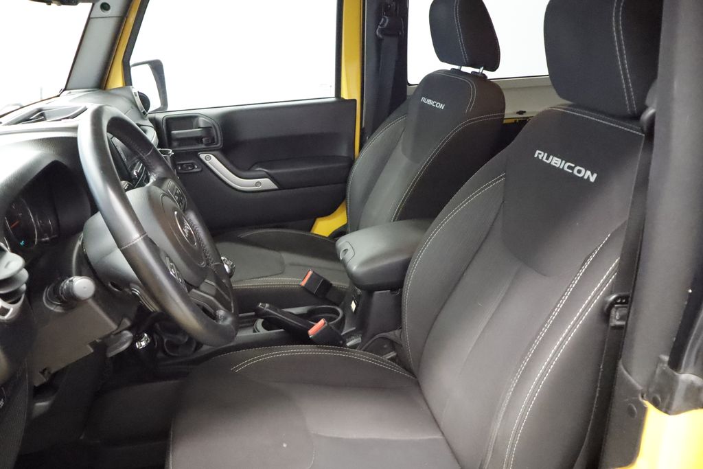 Thumbnail: 2015 Jeep Wrangler - 15
