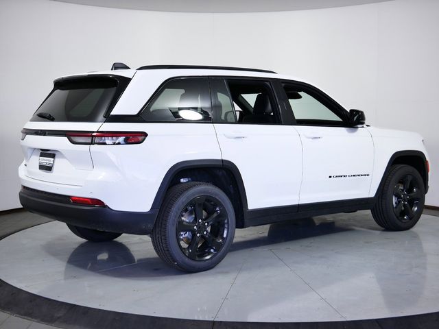Thumbnail: 2024 Jeep Grand Cherokee - 10