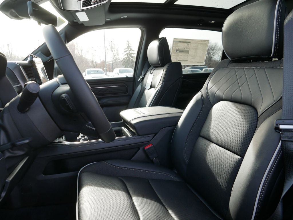 Thumbnail: 2025 RAM 1500 - 32