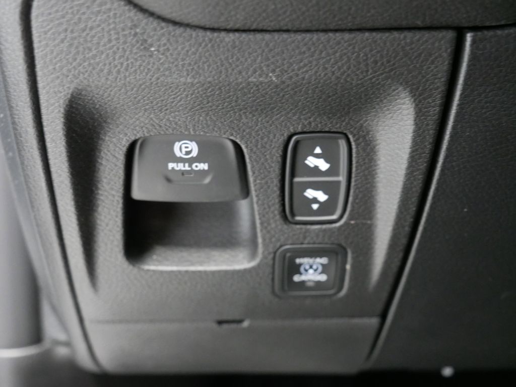 Thumbnail: 2025 RAM 1500 - 38