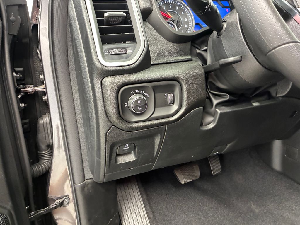 Thumbnail: 2026 RAM 1500 - 10