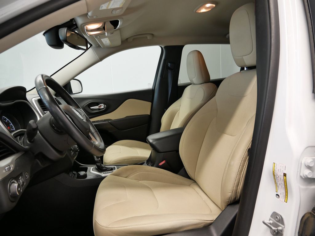 Thumbnail: 2015 Jeep Cherokee - 25