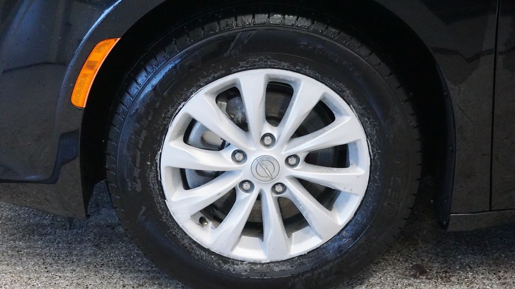 Thumbnail: 2018 Chrysler Pacifica - 13