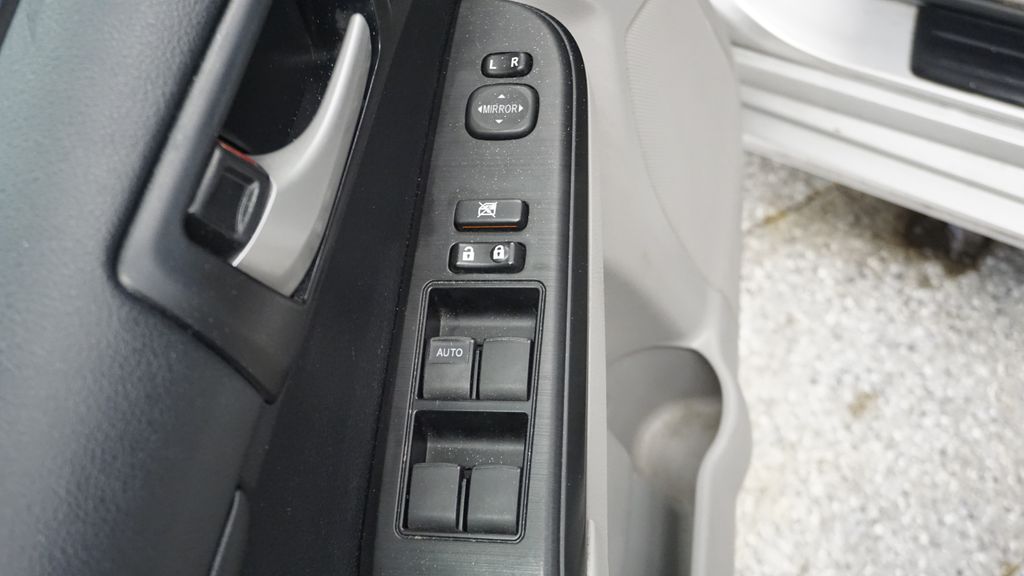 Thumbnail: 2013 Toyota Camry - 29