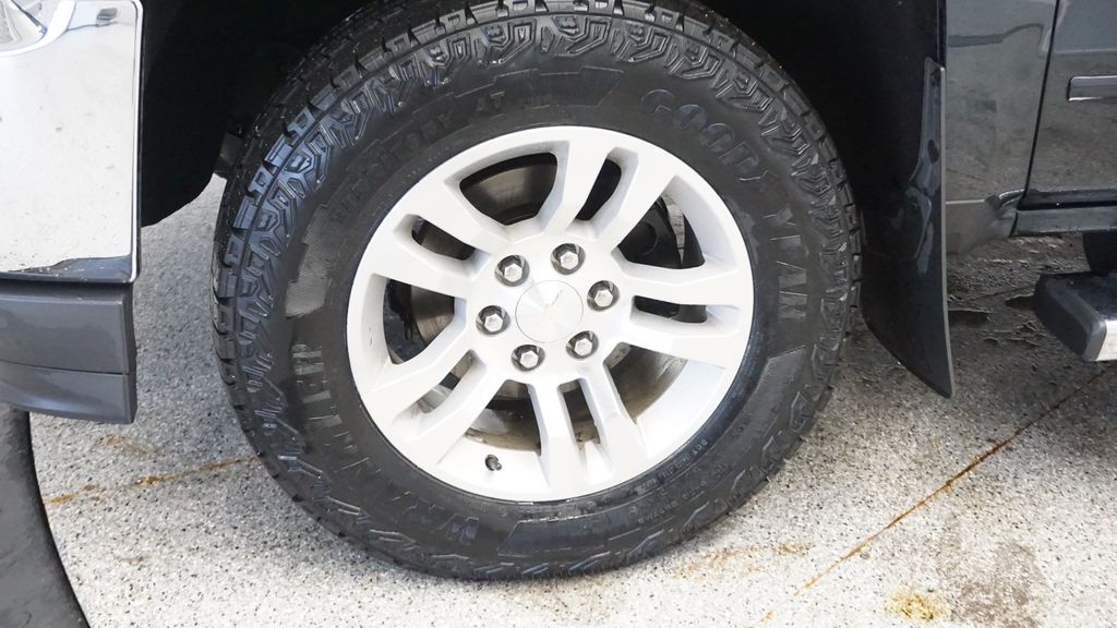 Thumbnail: 2017 Chevrolet Silverado 1500 - 16