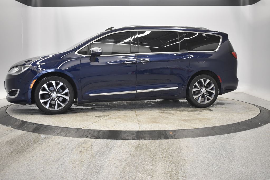 Thumbnail: 2017 Chrysler Pacifica - 3