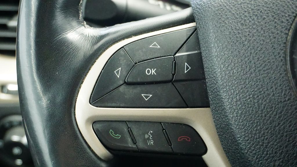 Thumbnail: 2015 Jeep Cherokee - 36