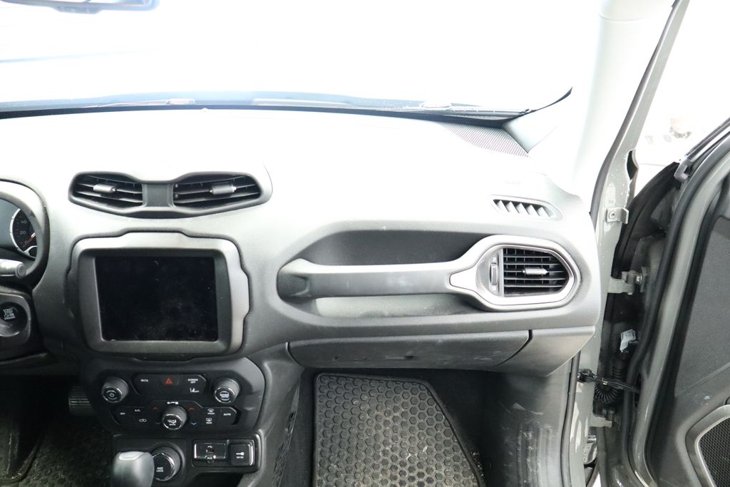 Thumbnail: 2022 Jeep Renegade - 30