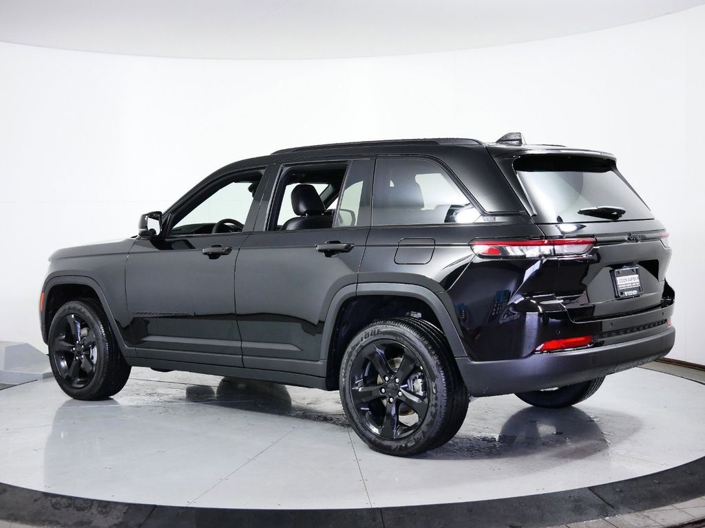 Thumbnail: 2024 Jeep Grand Cherokee - 15