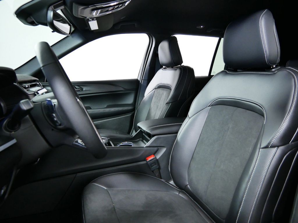 Thumbnail: 2024 Jeep Grand Cherokee - 34