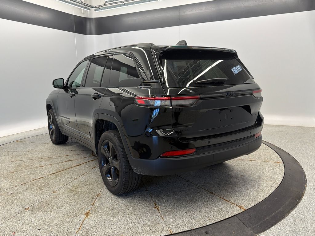 Thumbnail: 2024 Jeep Grand Cherokee - 8