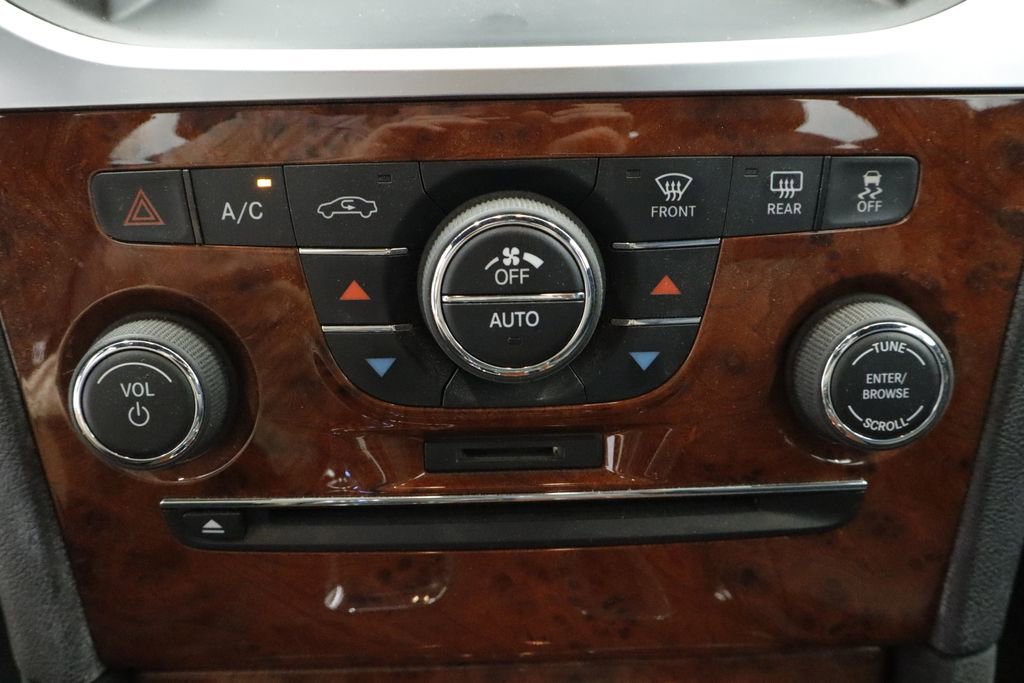 Thumbnail: 2014 Chrysler 300 - 24