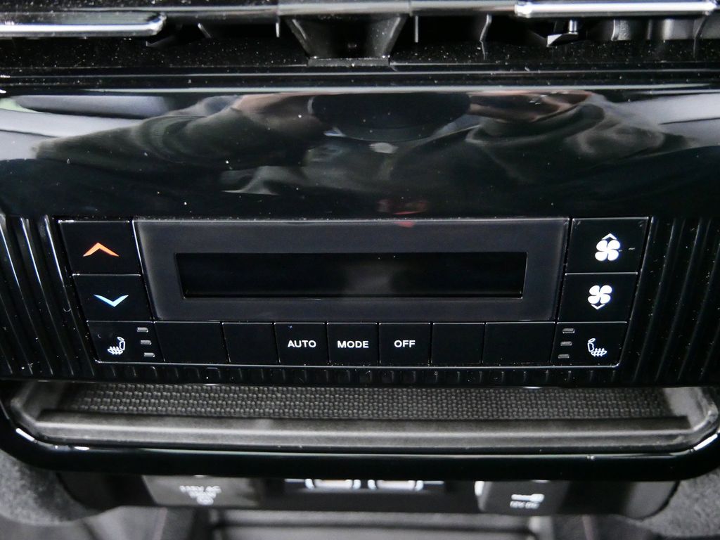 Thumbnail: 2024 Jeep Wagoneer - 33