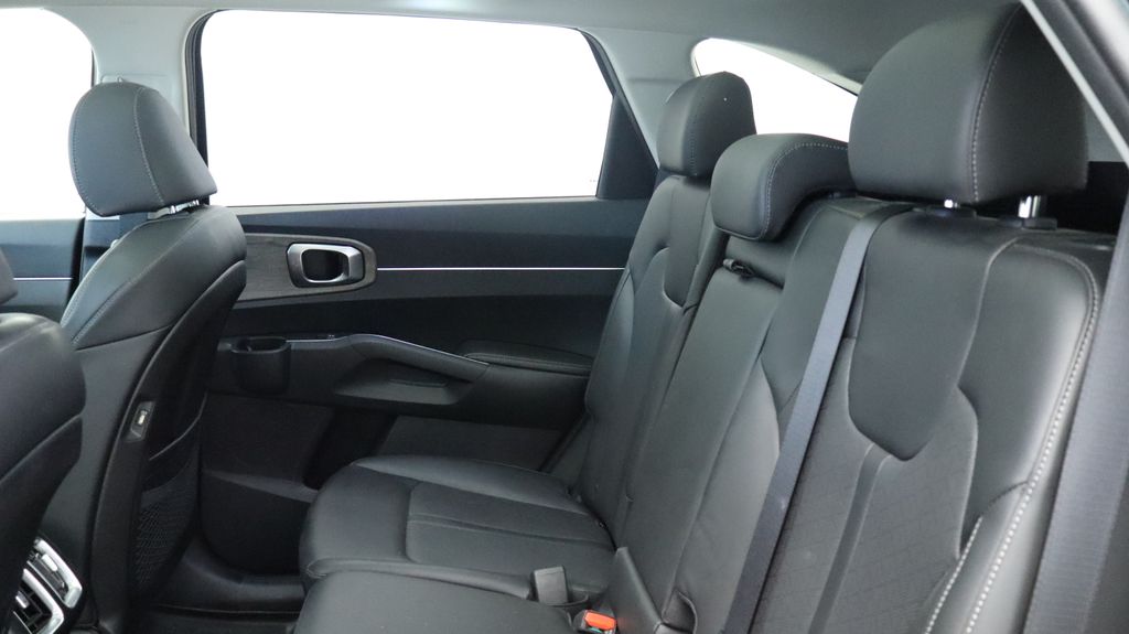 Thumbnail: 2023 Kia Sorento - 22