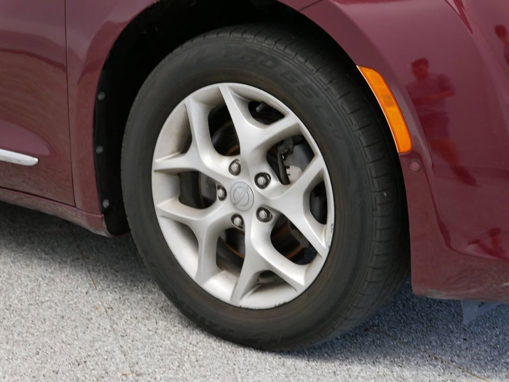 Thumbnail: 2019 Chrysler Pacifica - 15