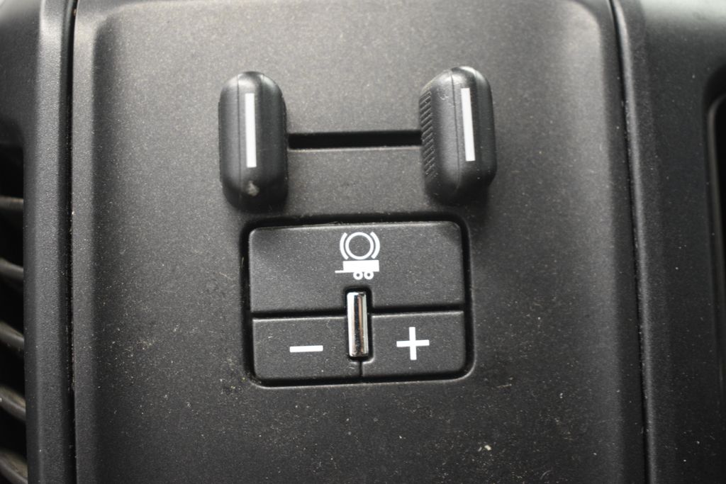 Thumbnail: 2015 Chevrolet Silverado 1500 - 23