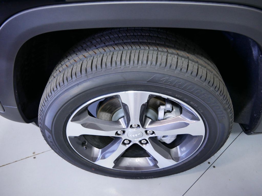 Thumbnail: 2025 Jeep Grand Cherokee - 21