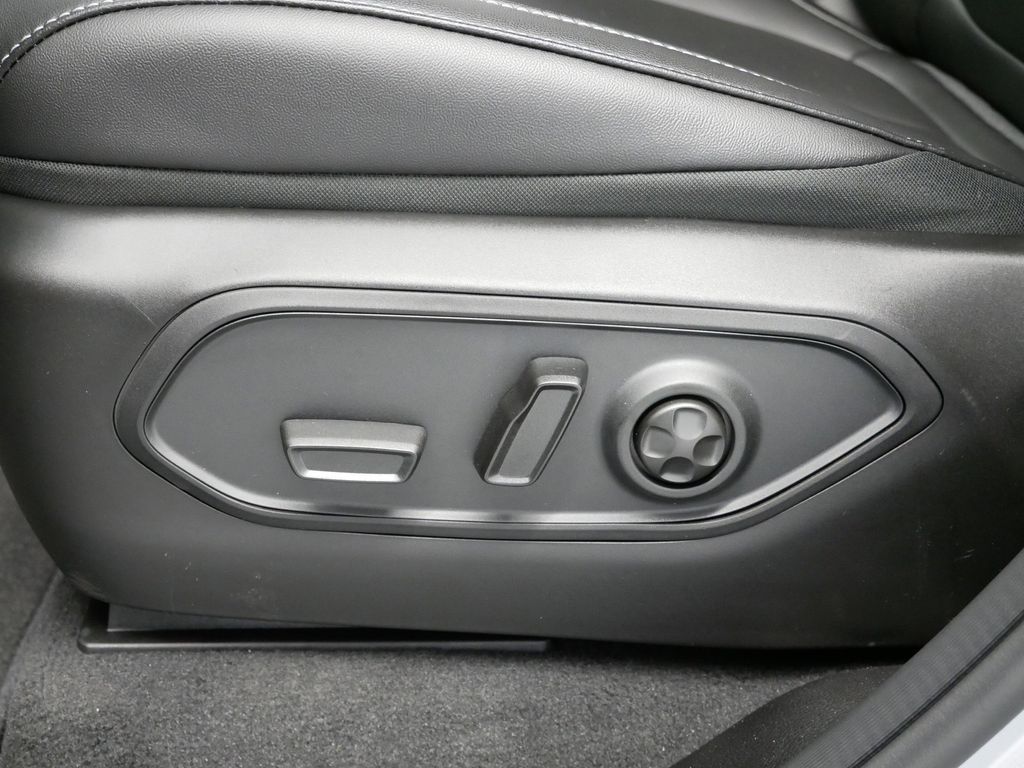 Thumbnail: 2025 Jeep Grand Cherokee - 4