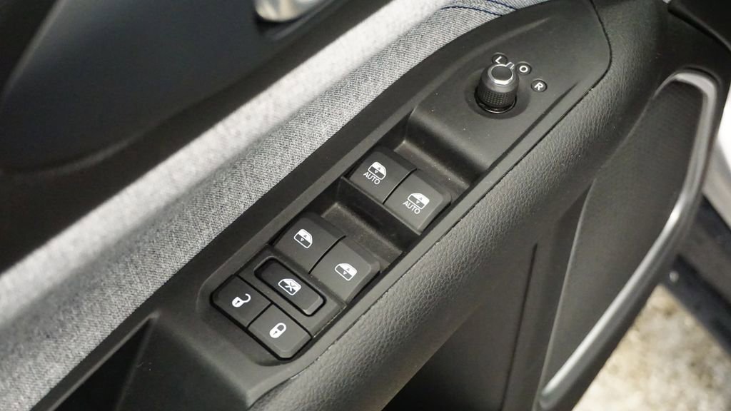 Thumbnail: 2022 Jeep Compass - 24