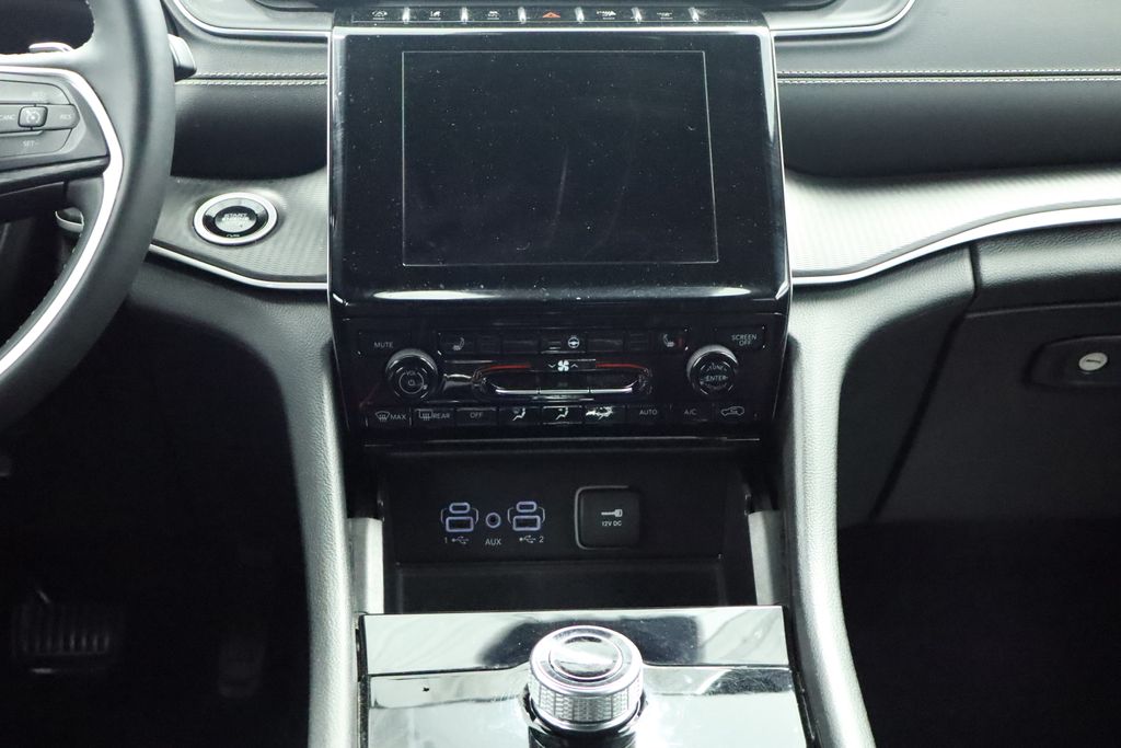 Thumbnail: 2024 Jeep Grand Cherokee - 28