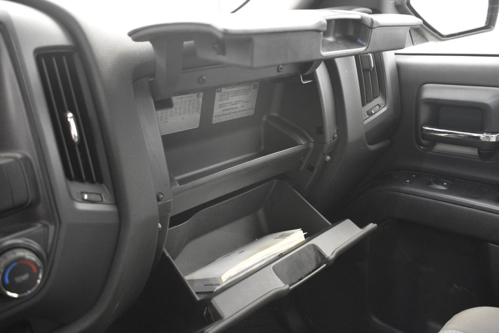 Thumbnail: 2015 Chevrolet Silverado 1500 - 24