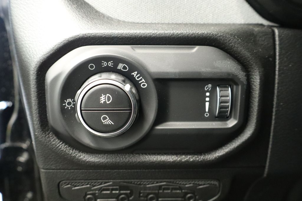 Thumbnail: 2026 Jeep Gladiator - 32