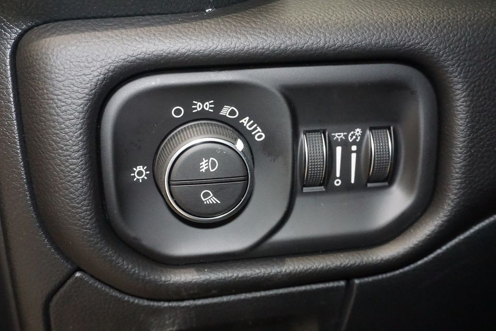 Thumbnail: 2026 RAM 1500 - 35