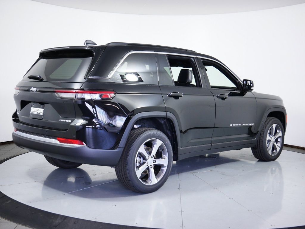 Thumbnail: 2025 Jeep Grand Cherokee - 9