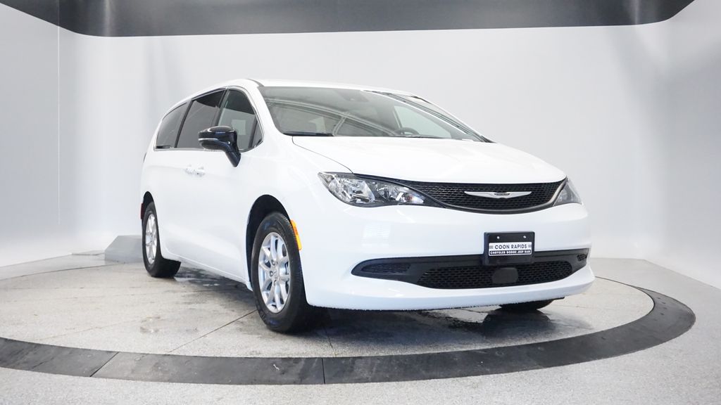 Thumbnail: 2026 Chrysler Voyager - 14