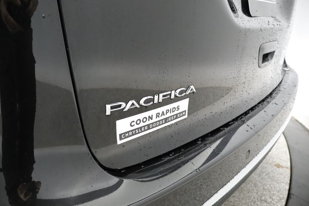 Thumbnail: 2023 Chrysler Pacifica - 17