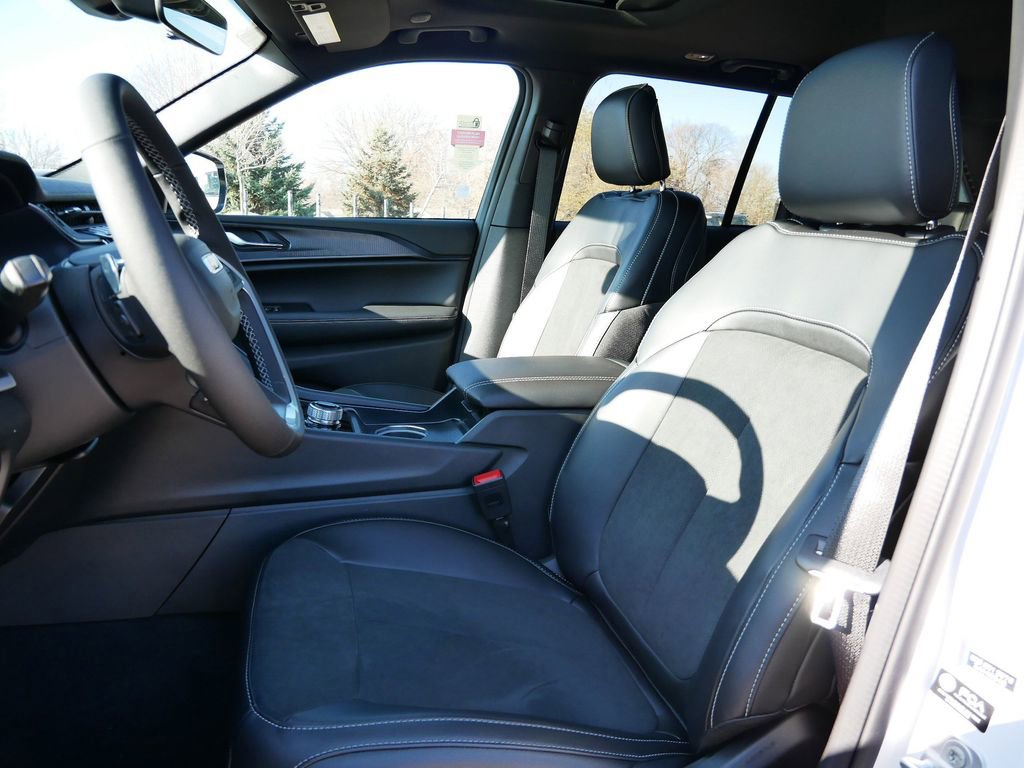 Thumbnail: 2025 Jeep Grand Cherokee - 3