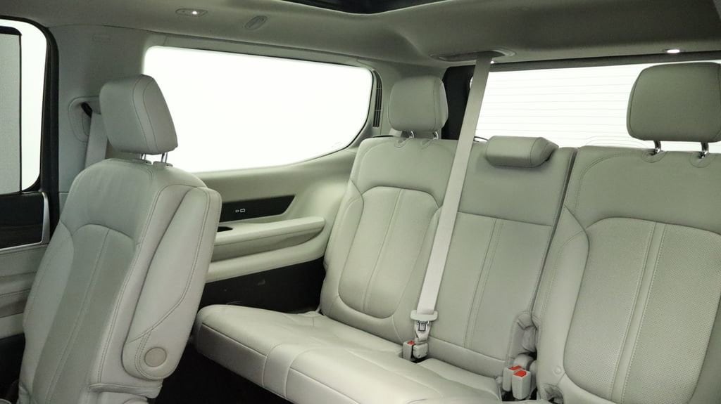 Thumbnail: 2022 Jeep Wagoneer - 25