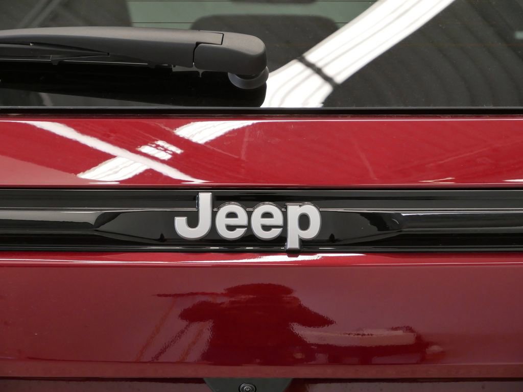 2025 Jeep Grand Cherokee Limited Edition 12