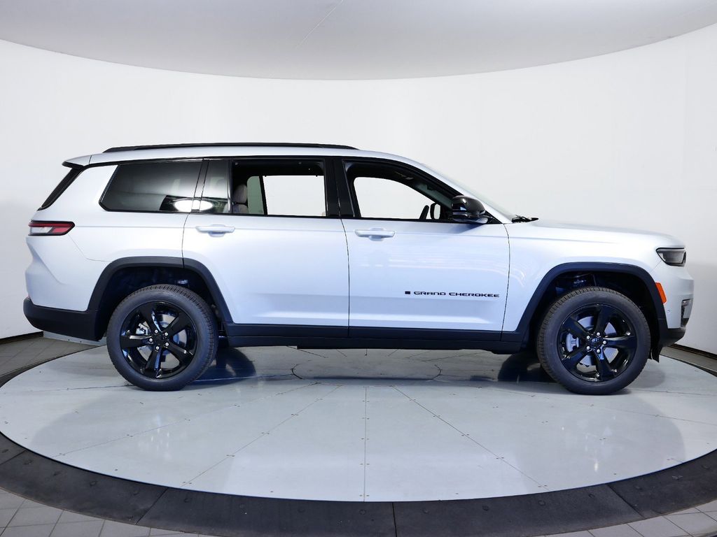 Thumbnail: 2025 Jeep Grand Cherokee L - 9