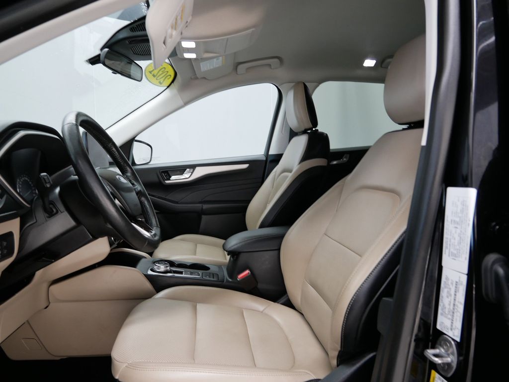 Thumbnail: 2021 Ford Escape - 3