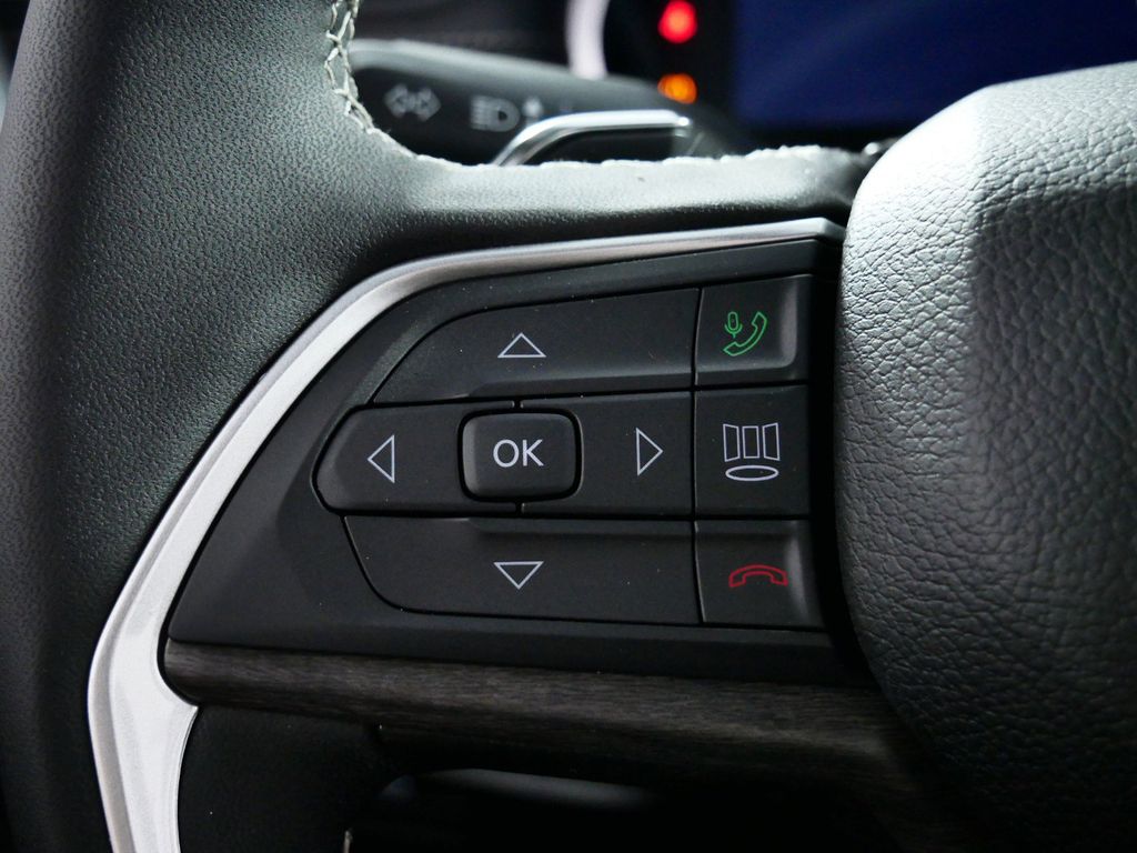 Thumbnail: 2025 Jeep Grand Cherokee - 32