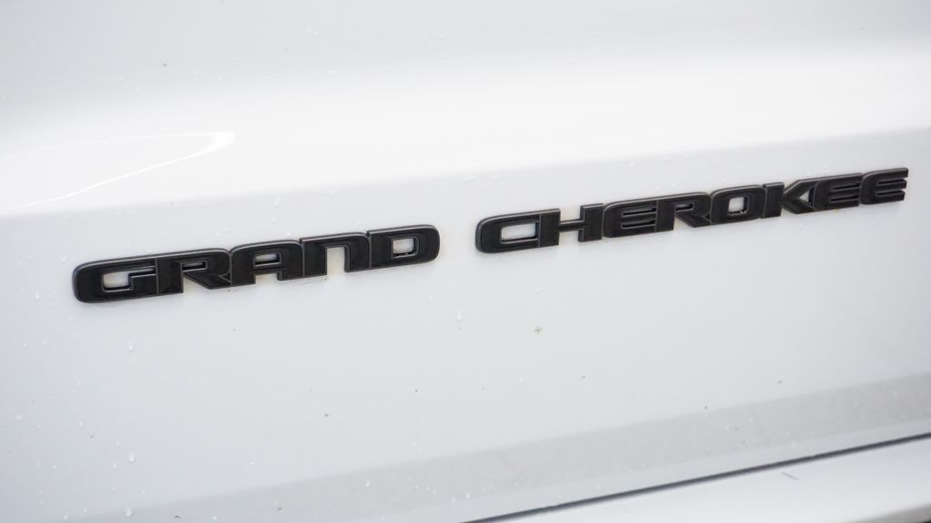 Thumbnail: 2020 Jeep Grand Cherokee - 14