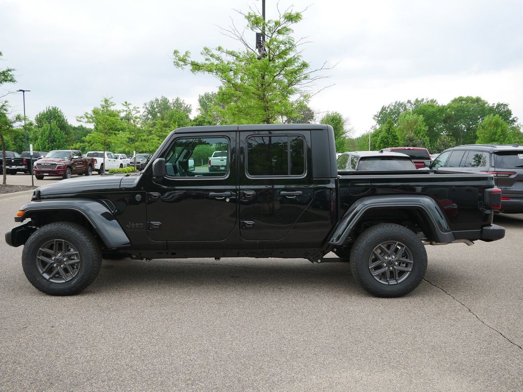 Thumbnail: 2025 Jeep Gladiator - 14