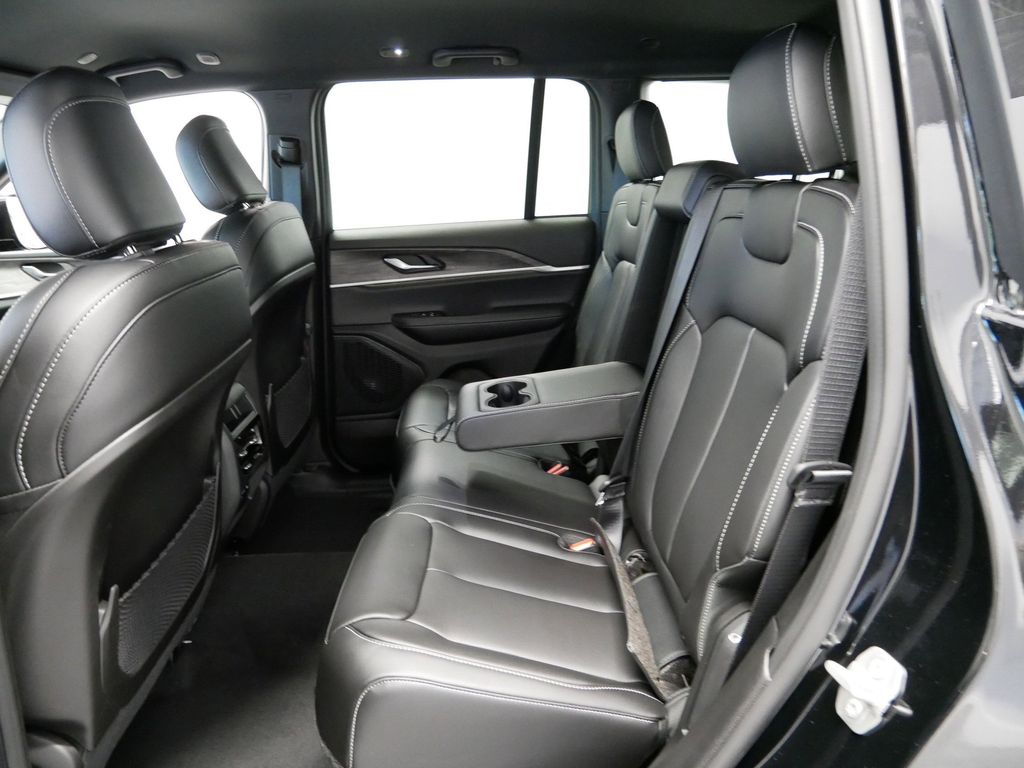 Thumbnail: 2025 Jeep Grand Cherokee - 8