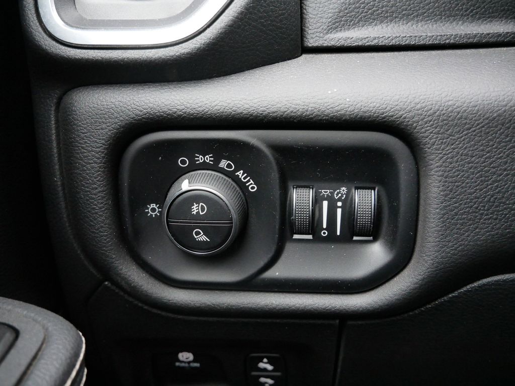 Thumbnail: 2025 RAM 1500 - 22