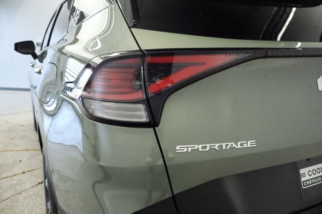 Thumbnail: 2023 Kia Sportage - 18