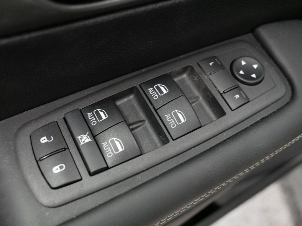 2025 Chrysler Pacifica Hybrid Select 35