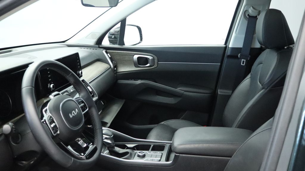 Thumbnail: 2023 Kia Sorento - 28