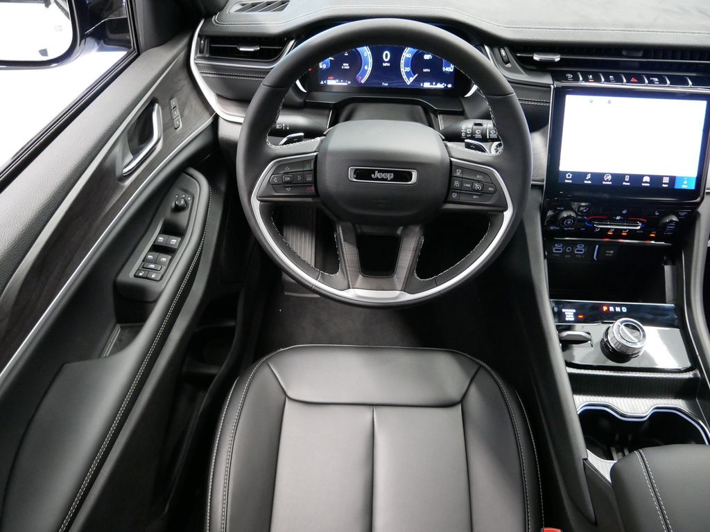 Thumbnail: 2025 Jeep Grand Cherokee - 16