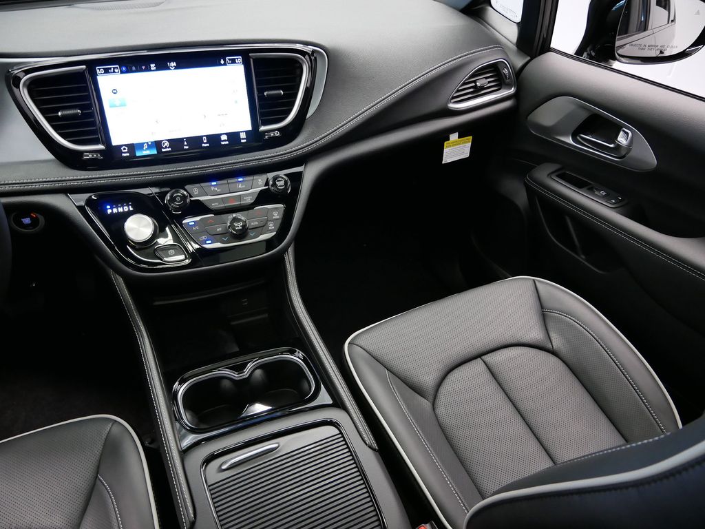 Thumbnail: 2026 Chrysler Pacifica - 16